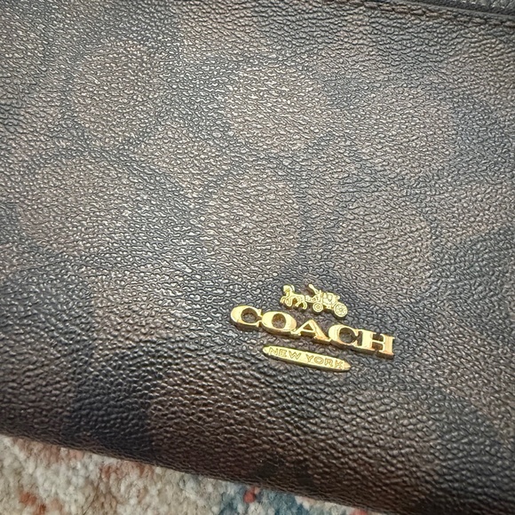 Coach Double Zip Wallet in Signature Canvas - Picture 4 of 7